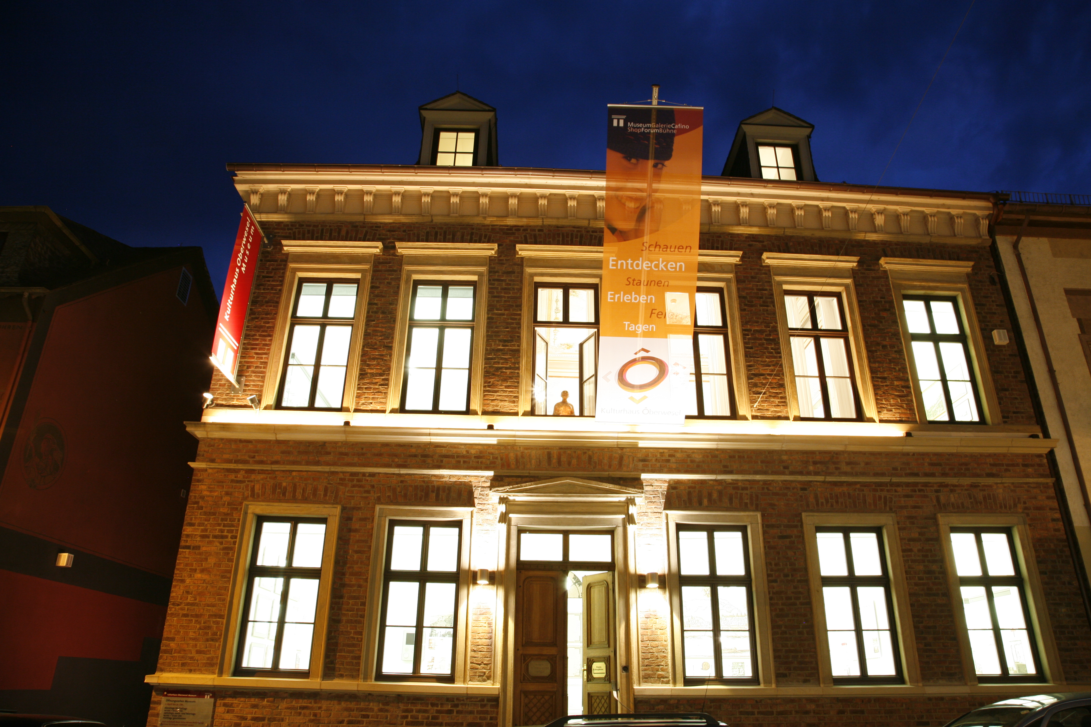 Kulturhaus Oberwesel von Außen bei Nacht